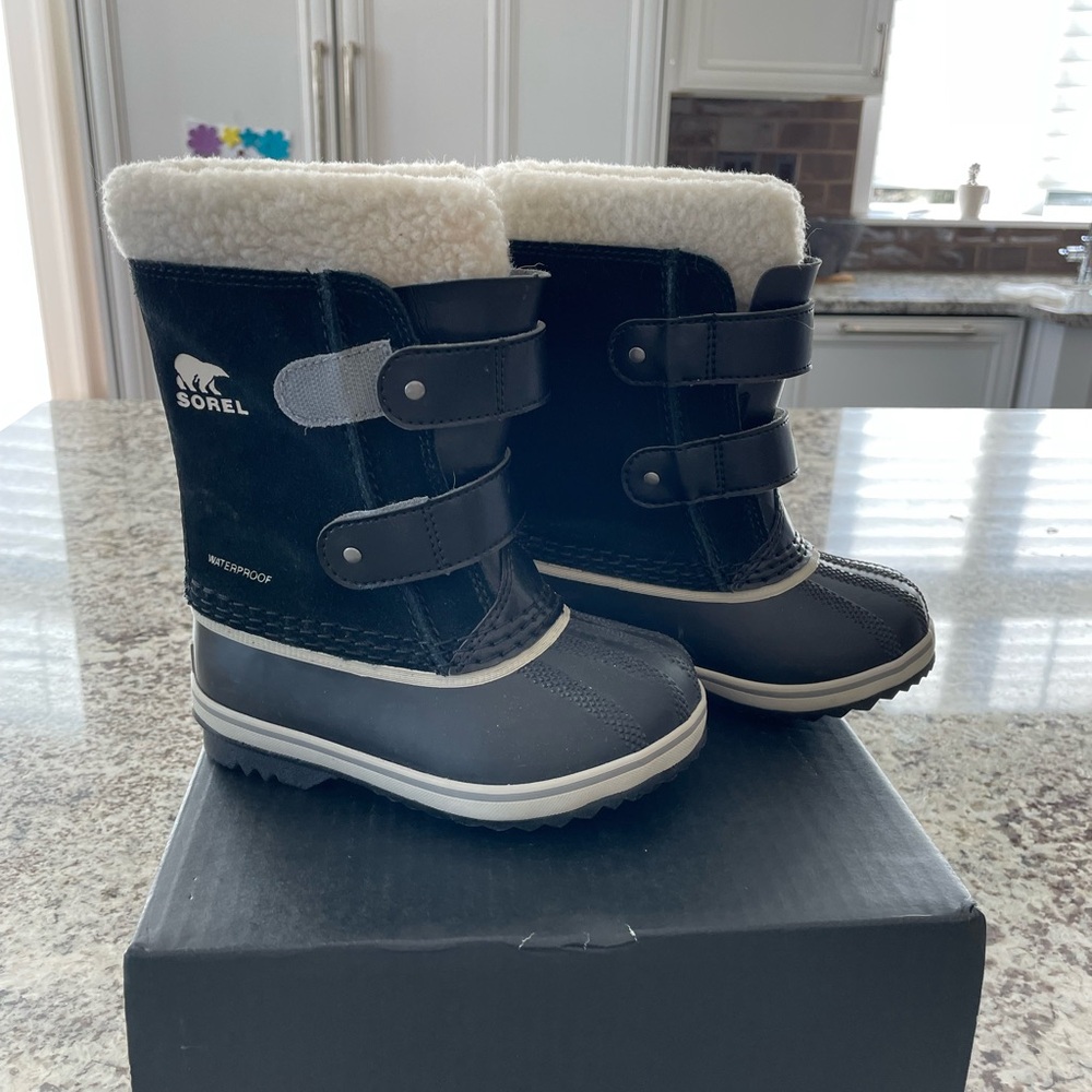 Sorel snow boots, size 9